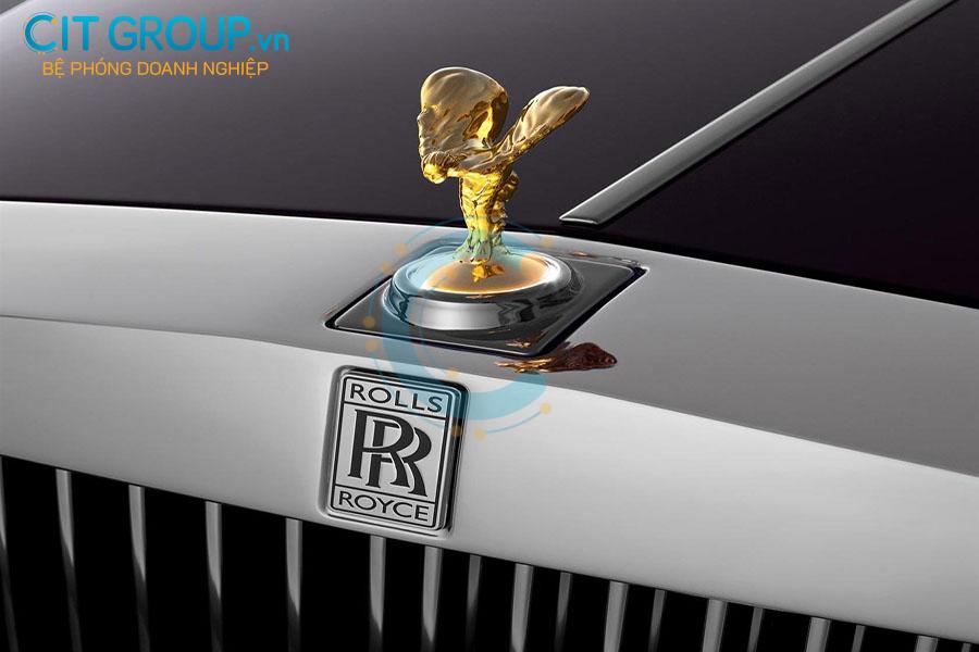 Thanh niên làm hỏng logo xe RollsRoyce Ghost trị giá gần 1 tỷ đồng  Tin  tức Online